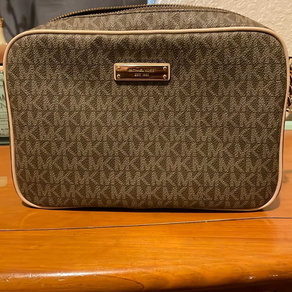 Brand: Michael Kors color: cream/brown